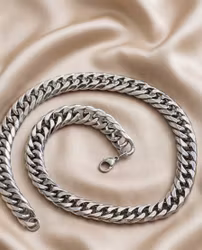 Silverglans Curb Chain – Din nya favoritdetalj!