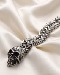 Små Tuffa Skallar – Ett armband med hjärta!