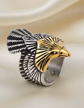 Lilla Örnkungen – En modig vän på fingret! 🦅✨