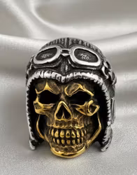 Den Tuffe Flygaren – Cool Dödskallering 💀✈️