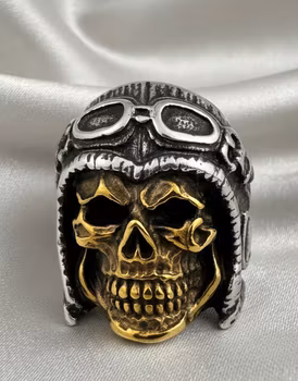 Den Tuffe Flygaren – Cool Dödskallering 💀✈️