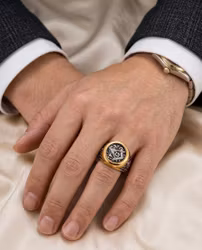 En glimt av elegans – Frimurarring i guldton