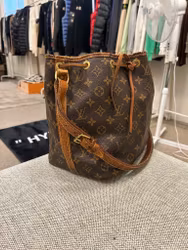 Louis Vuitton Petit Noé Väska