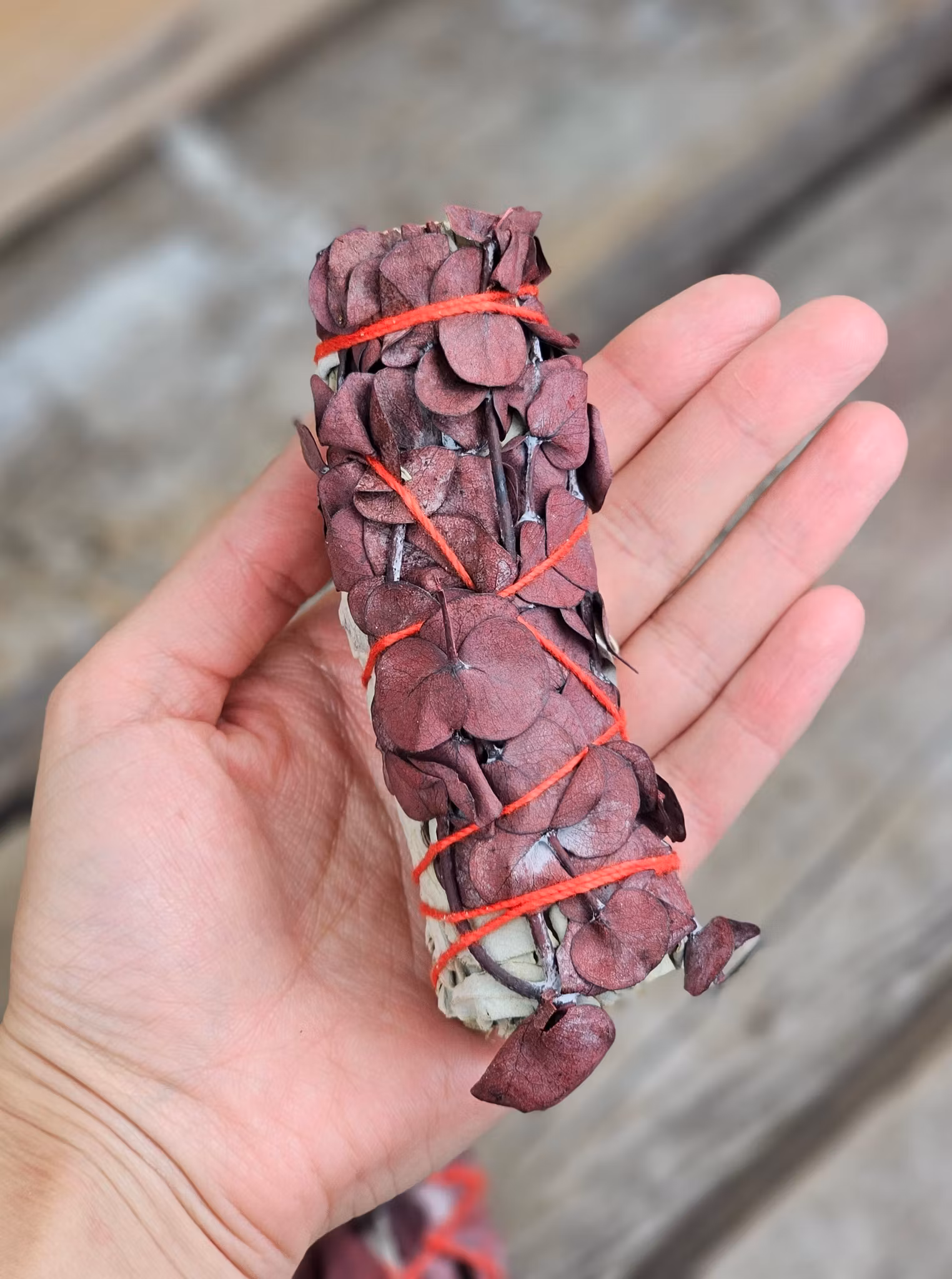 Vit Salvia i kombination med Eukalyptusblad & Dragons blood