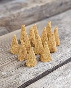 Palo Santo (Heligt trä), naturliga koner