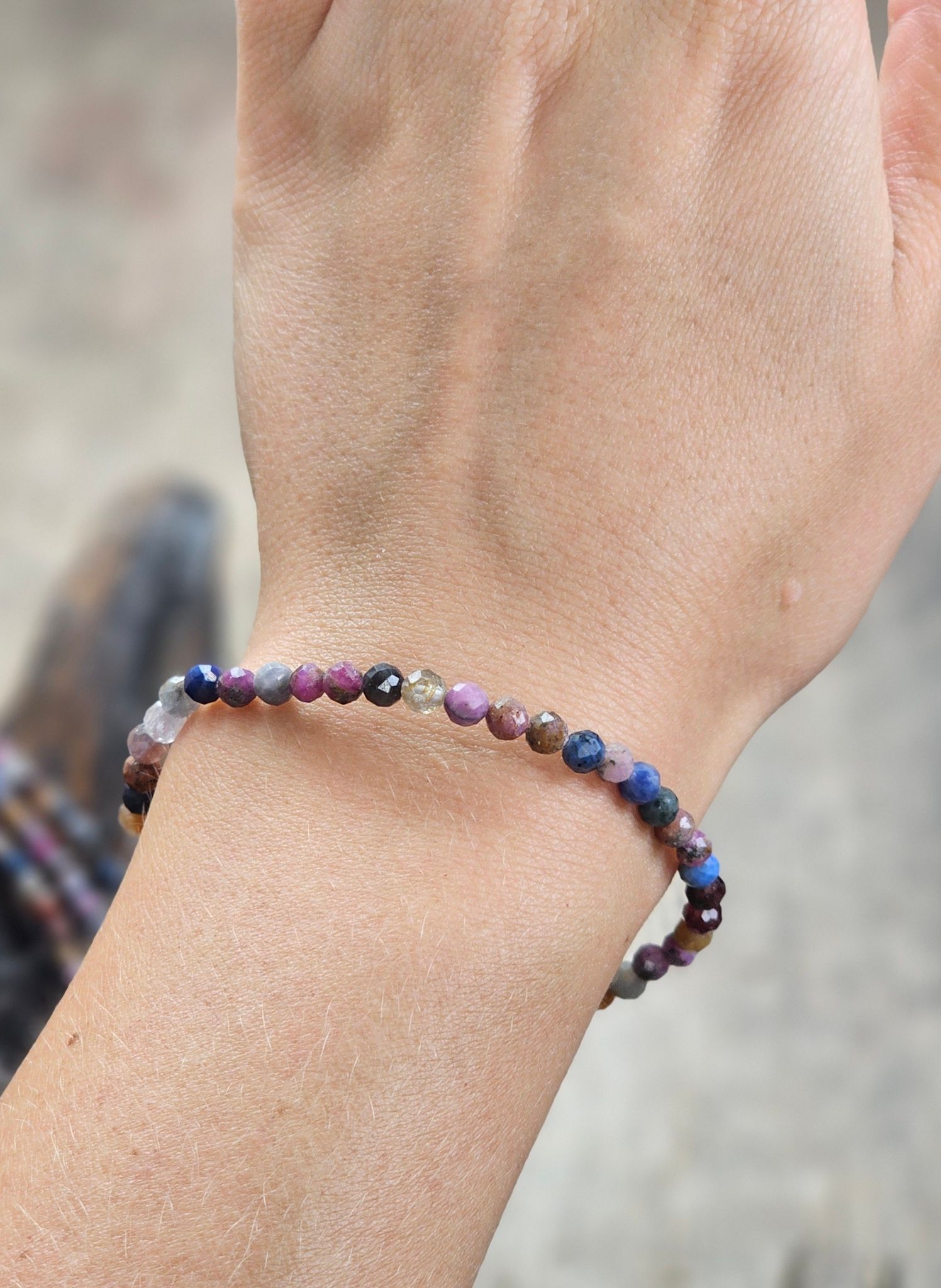 Rubin & Safir mix, armband 4mm facetterade pärlor
