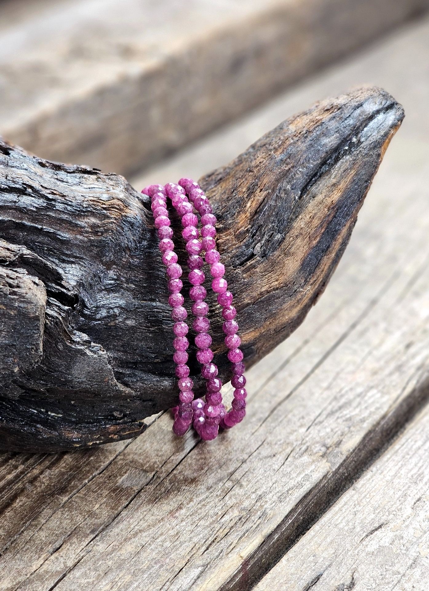 Rubin, armband 4mm facetterade pärlor