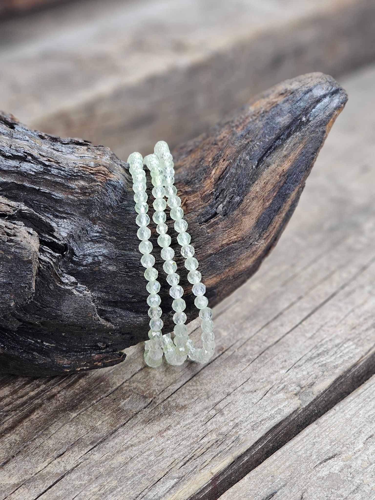 Prehnit, armband 4mm facetterade pärlor