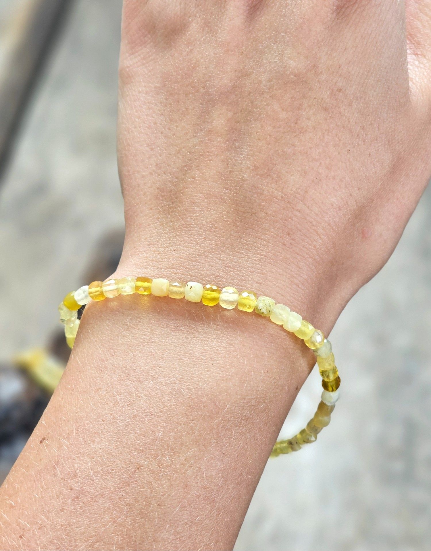 Gul Opal, armband 4mm facetterade pärlor