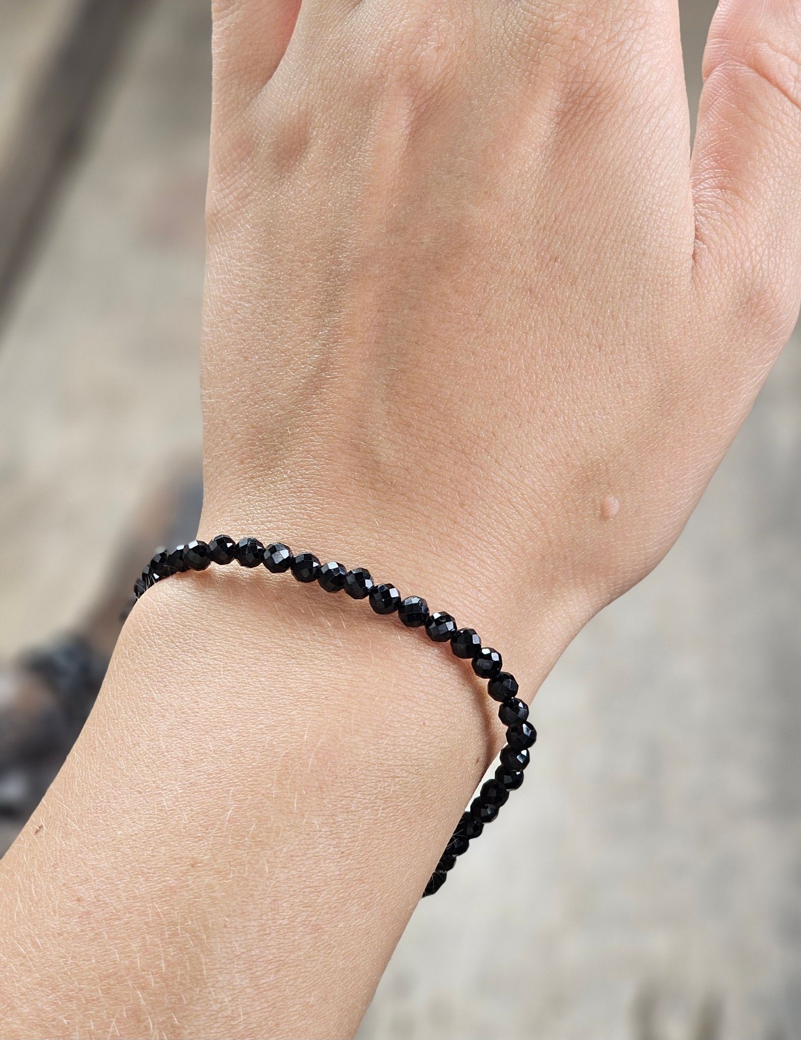 Svart Turmalin, armband 4mm facetterade pärlor