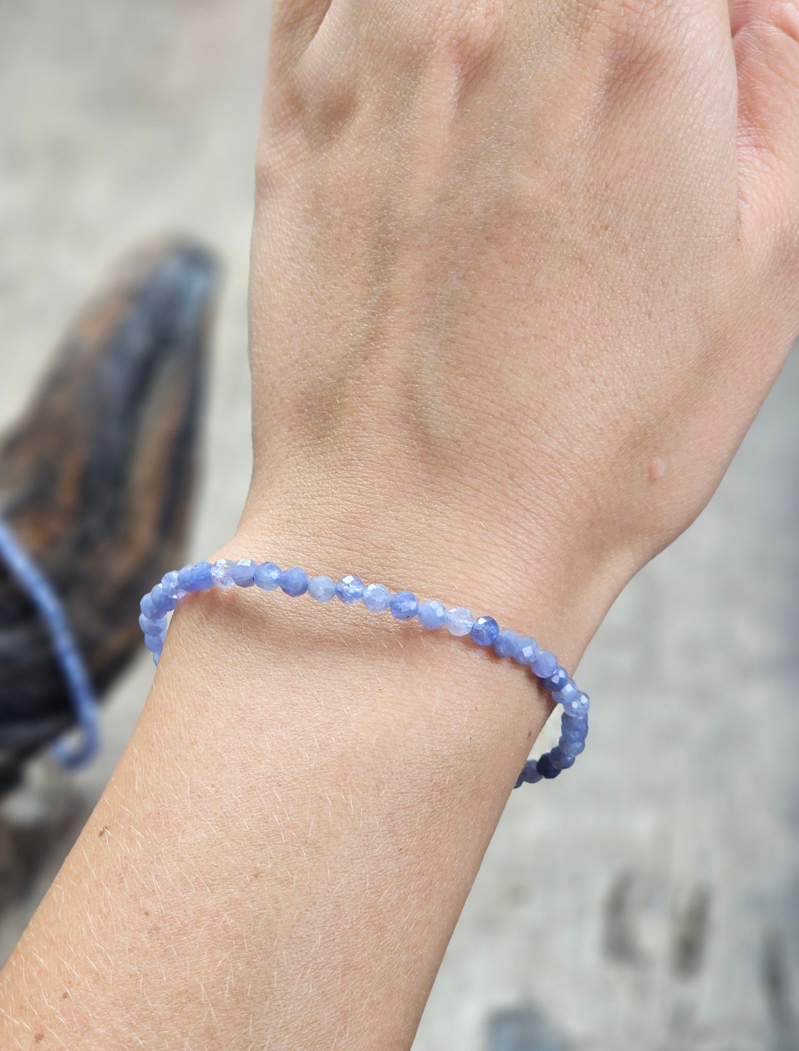 Tanzanit, armband 4mm facetterade pärlor