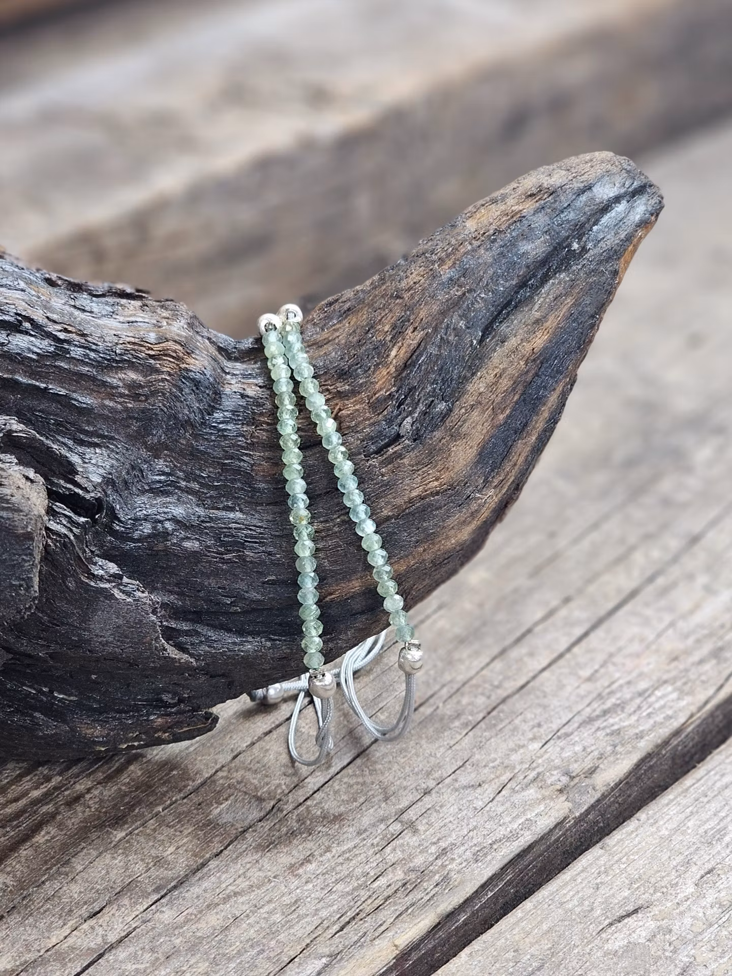 Grön Granat, armband 3mm facetterade pärlor macramé