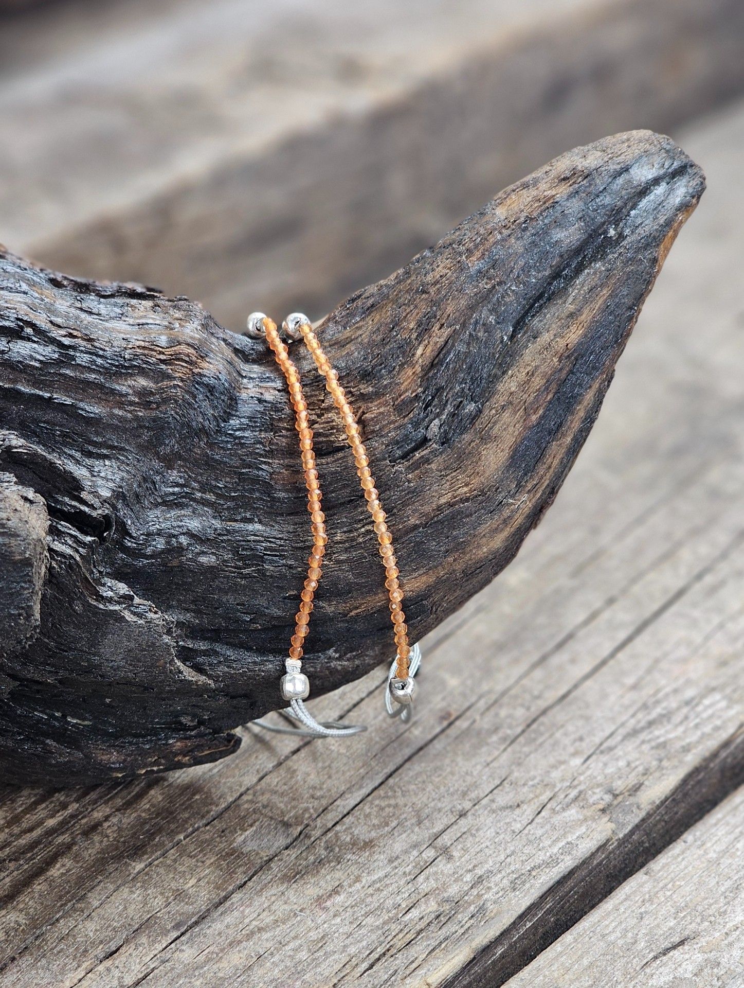 Karneol, armband 3mm facetterade pärlor macramé