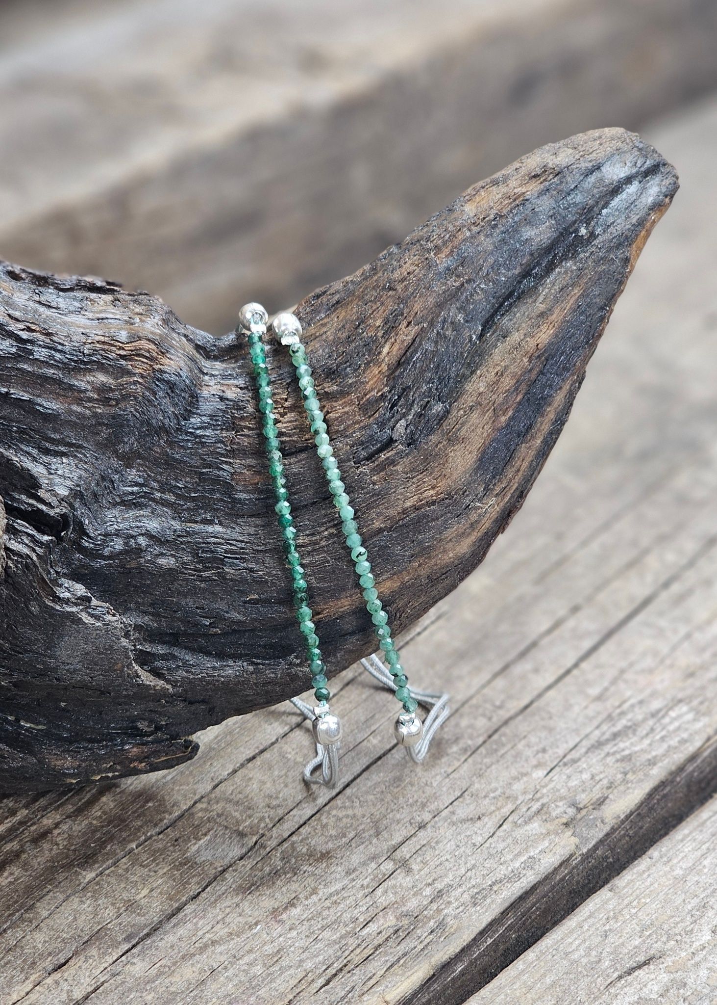 Smaragd, armband 3mm facetterade pärlor macramé