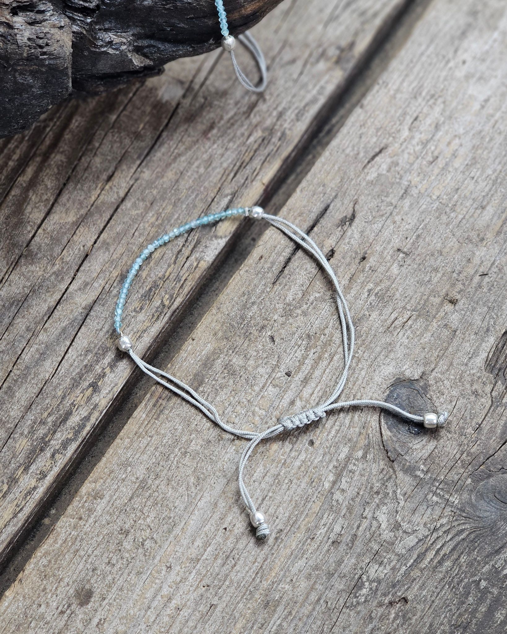 Apatit, armband 3mm facetterade pärlor macramé