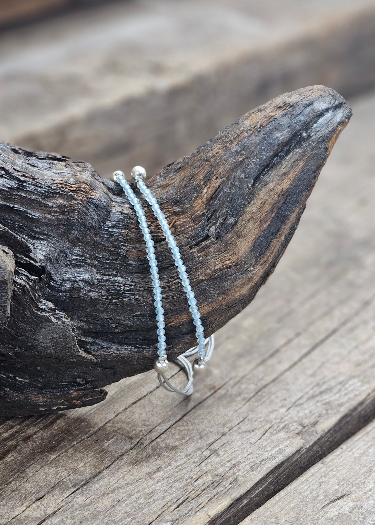 Blå Topas, armband 3mm facetterade pärlor macramé