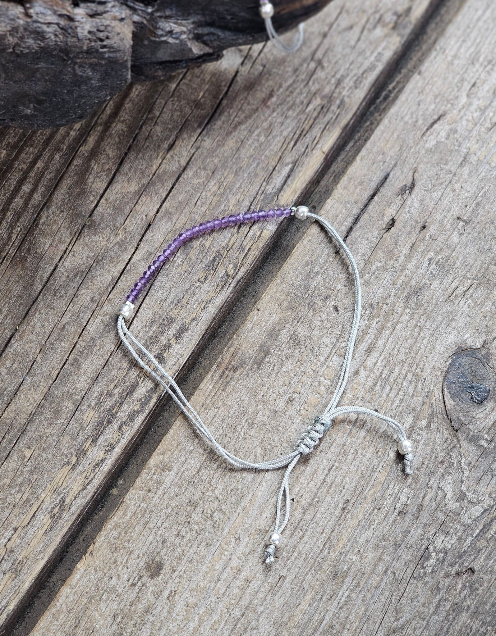 Ametist, armband 3mm facetterade pärlor macramé
