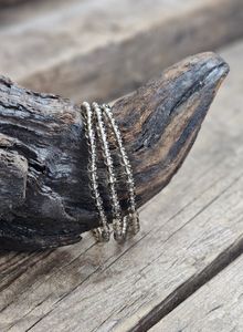 Rökkvarts, armband 4mm runda pärlor