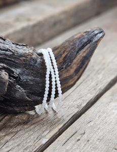Vit Regnbågsmånsten, armband 4mm runda pärlor