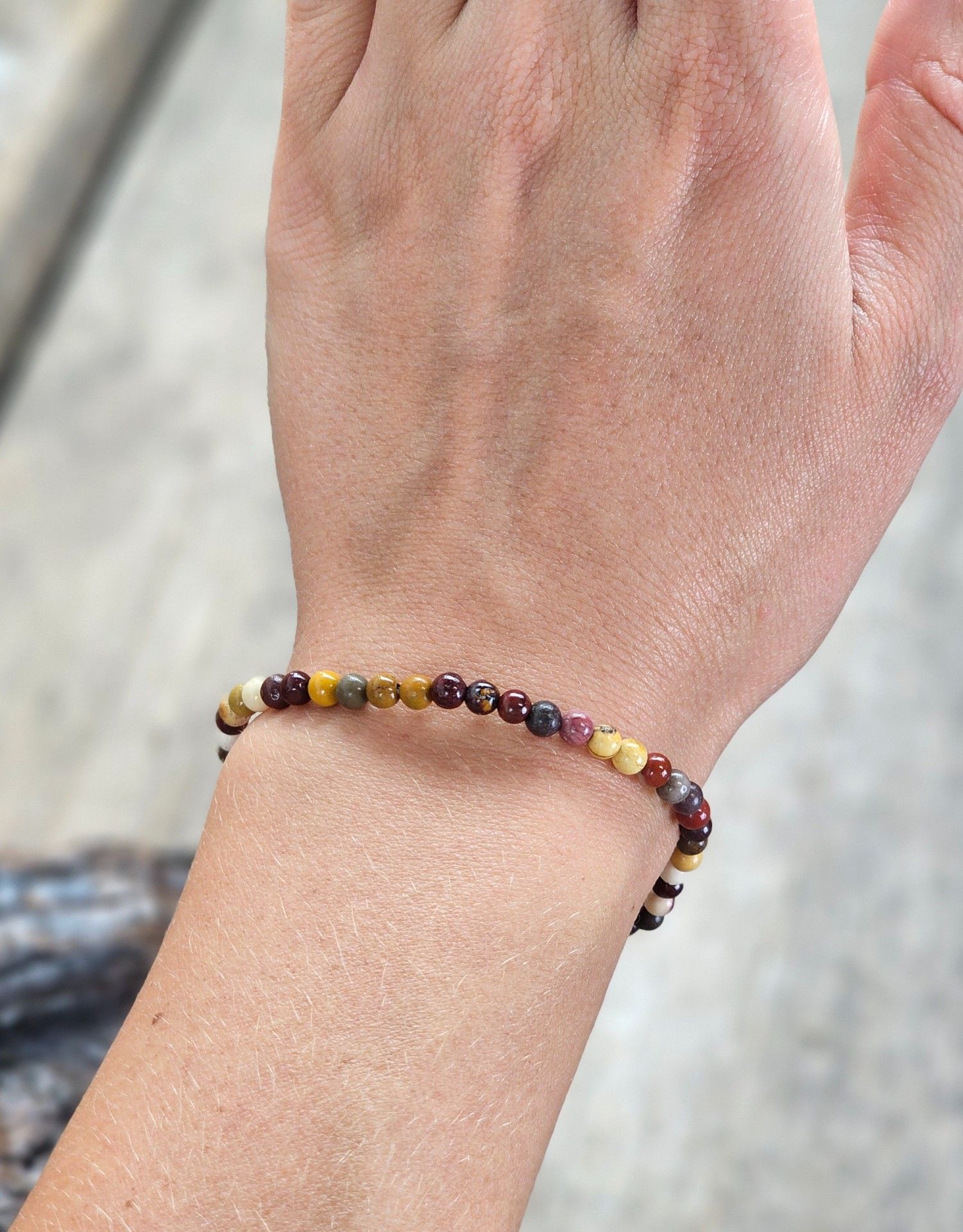 Mookaitjaspis, armband 4mm runda pärlor