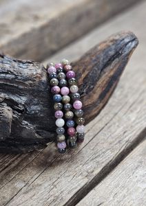 Rubin & Safir mix, armband 6mm runda pärlor