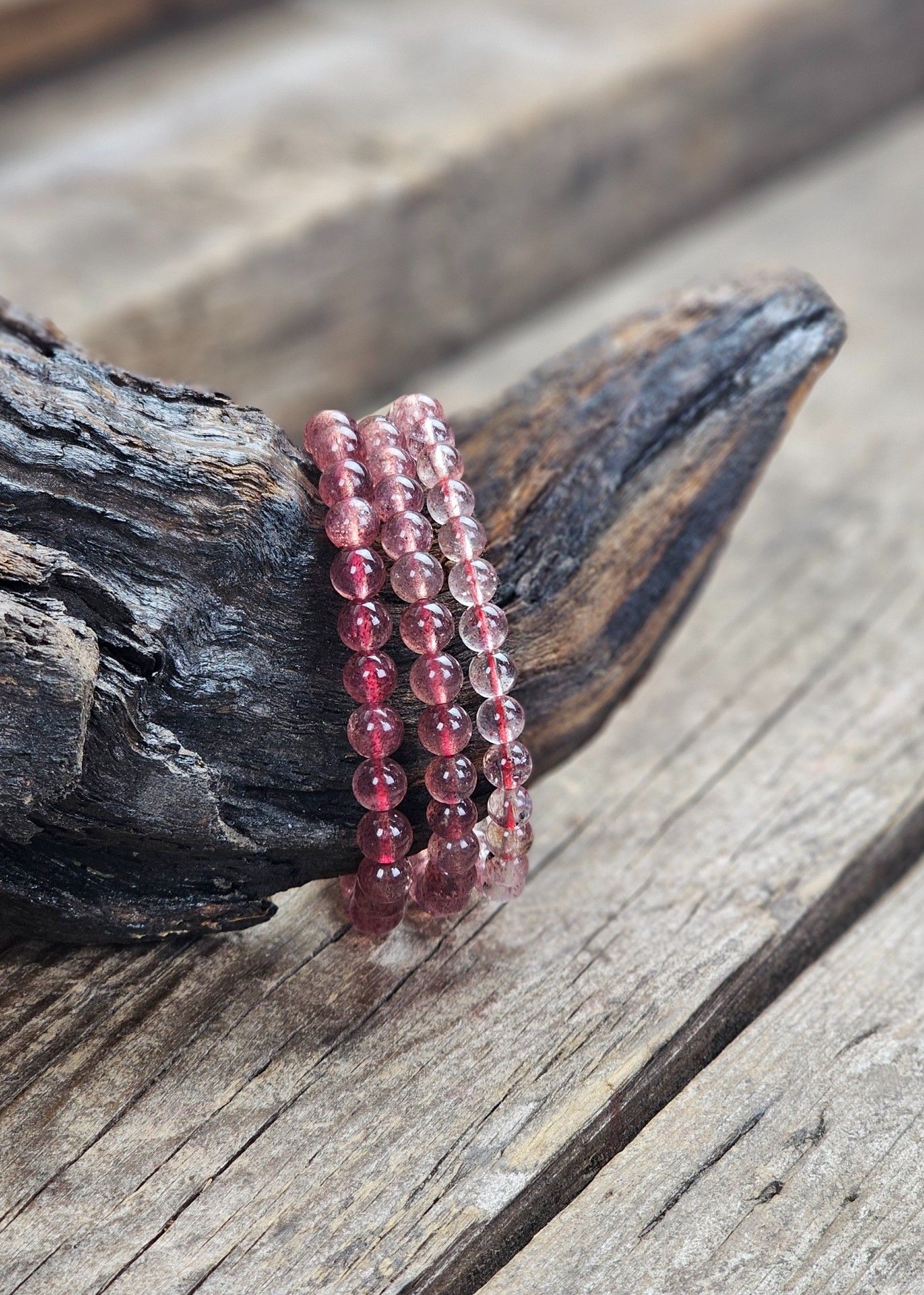 Jordgubbskvarts, armband 6mm runda pärlor