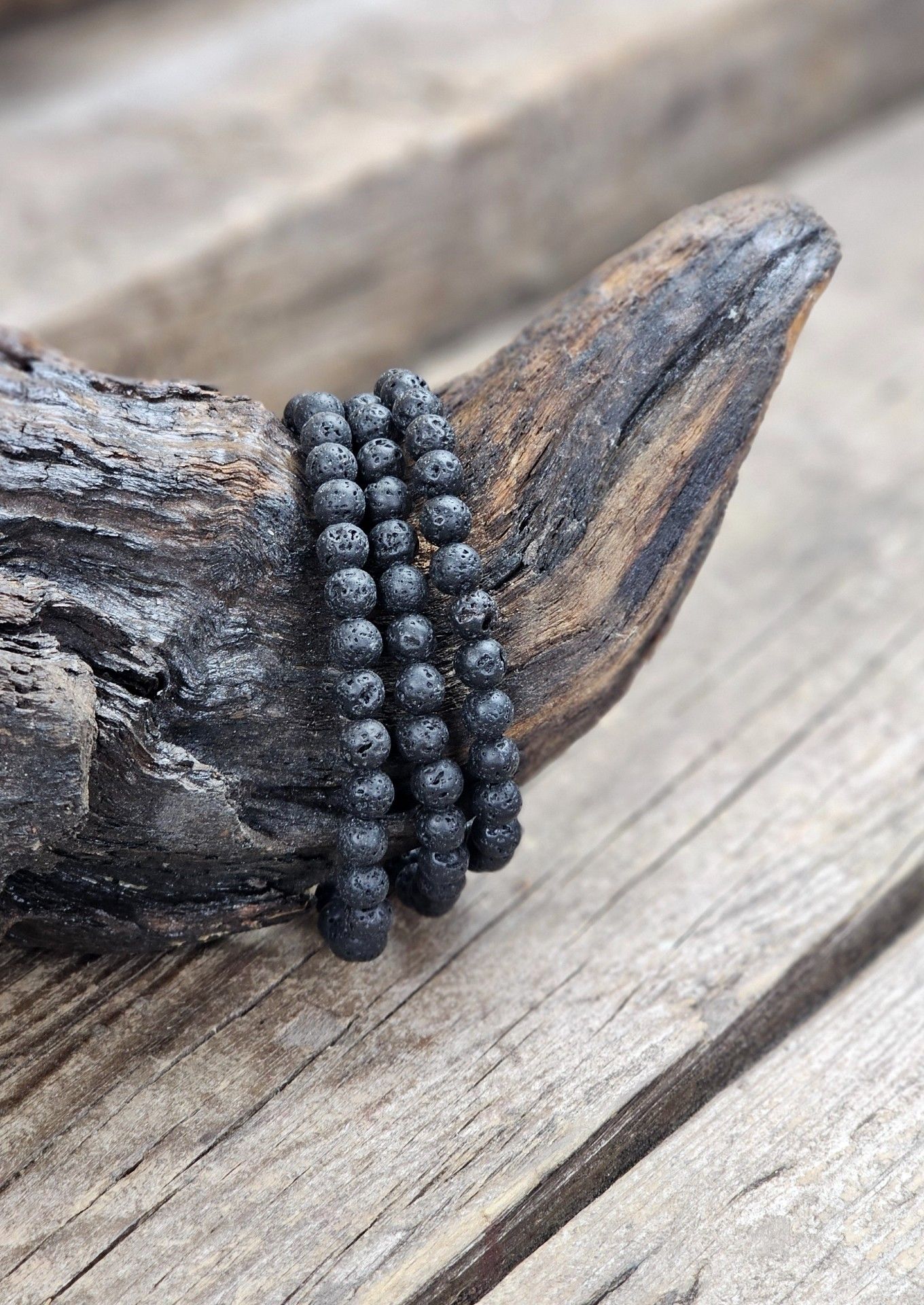 Lavasten, armband 6mm runda pärlor