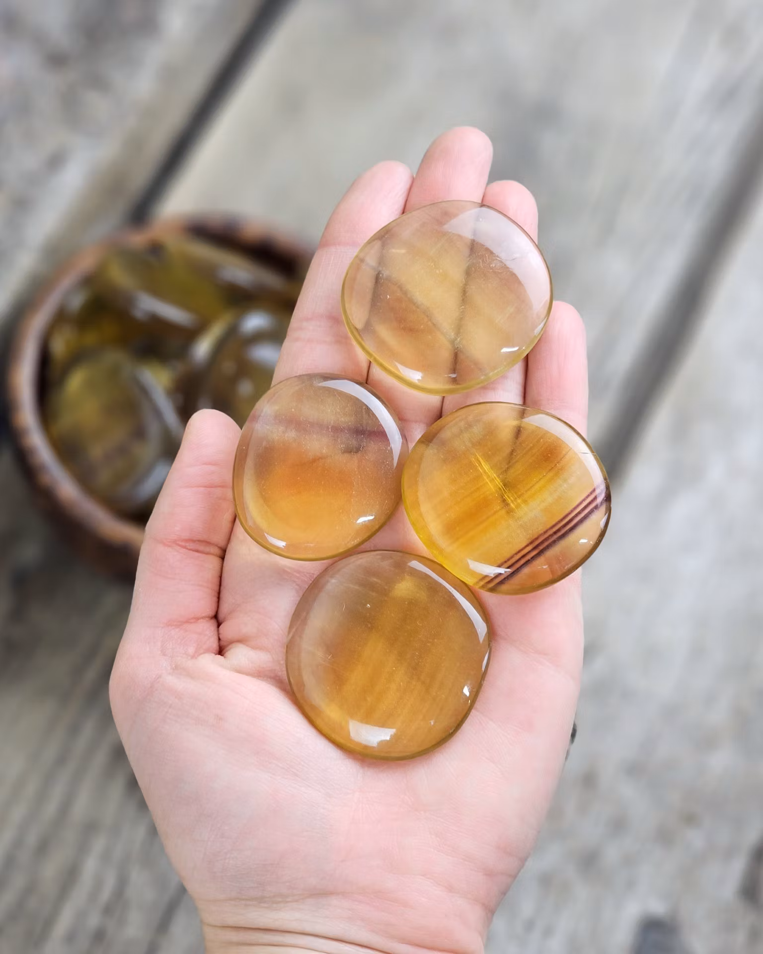 Gul Fluorit platta, touchstone
