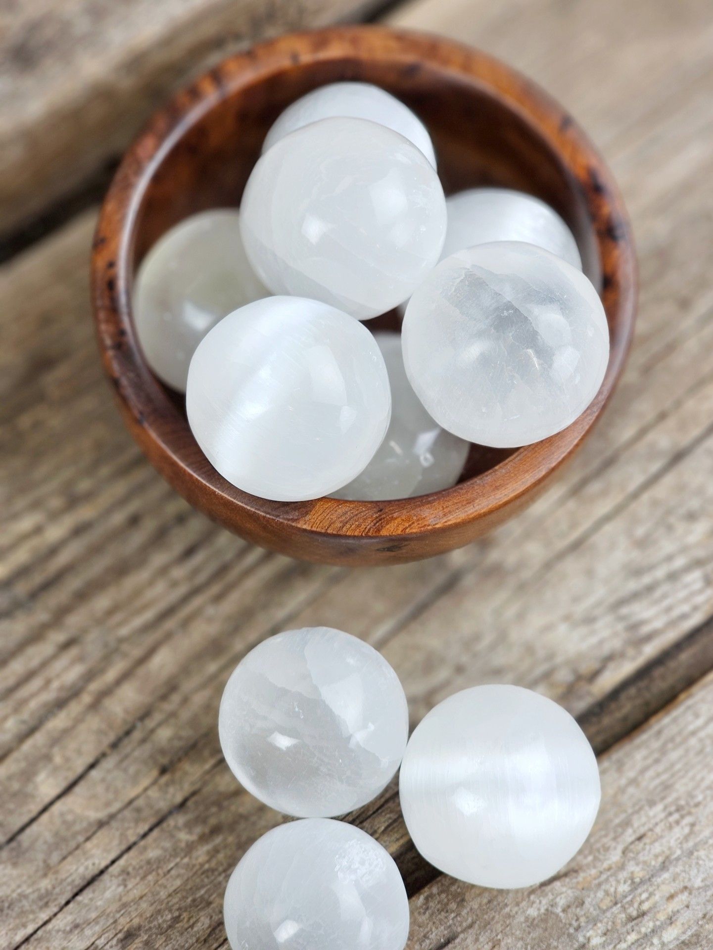 Vit Selenit, litet klot 3-4 cm