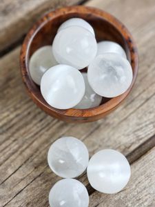 Vit Selenit, litet klot 3-4 cm