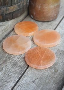 Orange/Rosa Selenit, rund platta (laddningsplatta) 8 cm