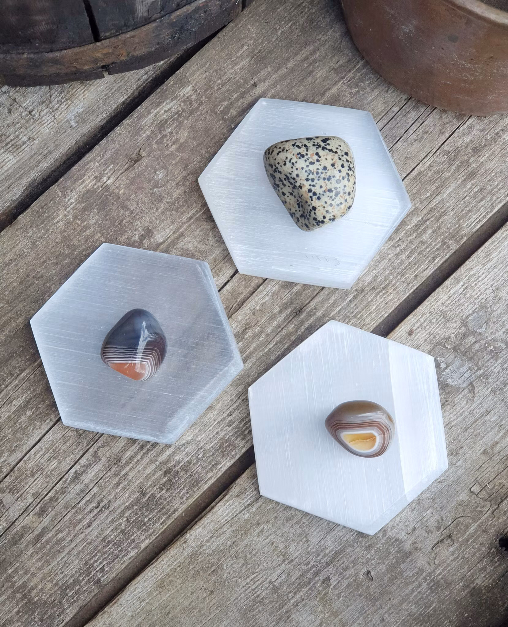 Vit Selenit, hexagonal glans (laddningsplatta) 10 cm