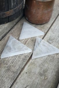 Vit Selenit, triangel (laddningsplatta) 12 cm