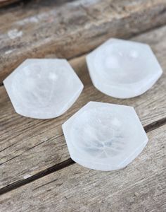 Vit Selenit, hexagonal skål 10 cm