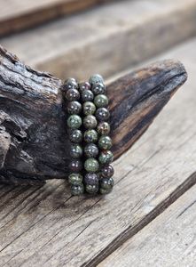 Drakblodsjaspis, armband 8mm runda pärlor