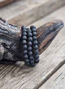 Lavasten, armband 8mm runda pärlor