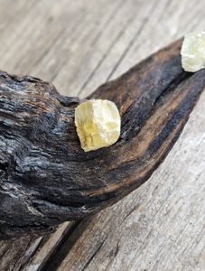 Gul Fluorit rå, silverpläterat hänge