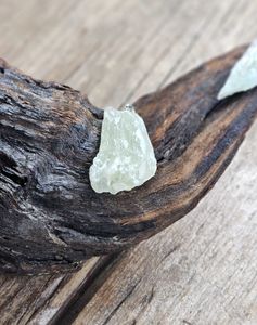 New Jade rå, silverpläterat hänge