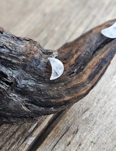Måne Bergkristall, silverpläterat hänge