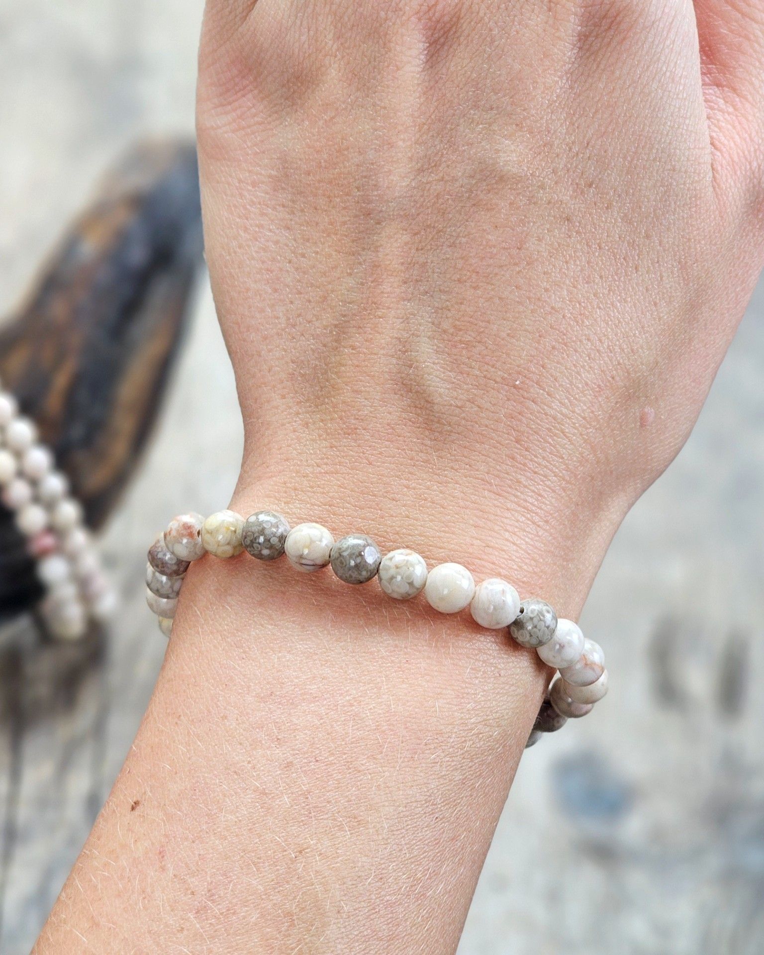 Fossilagat, armband 6mm runda pärlor