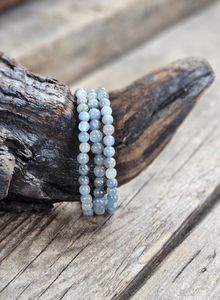 Kyanit, armband 6mm runda pärlor