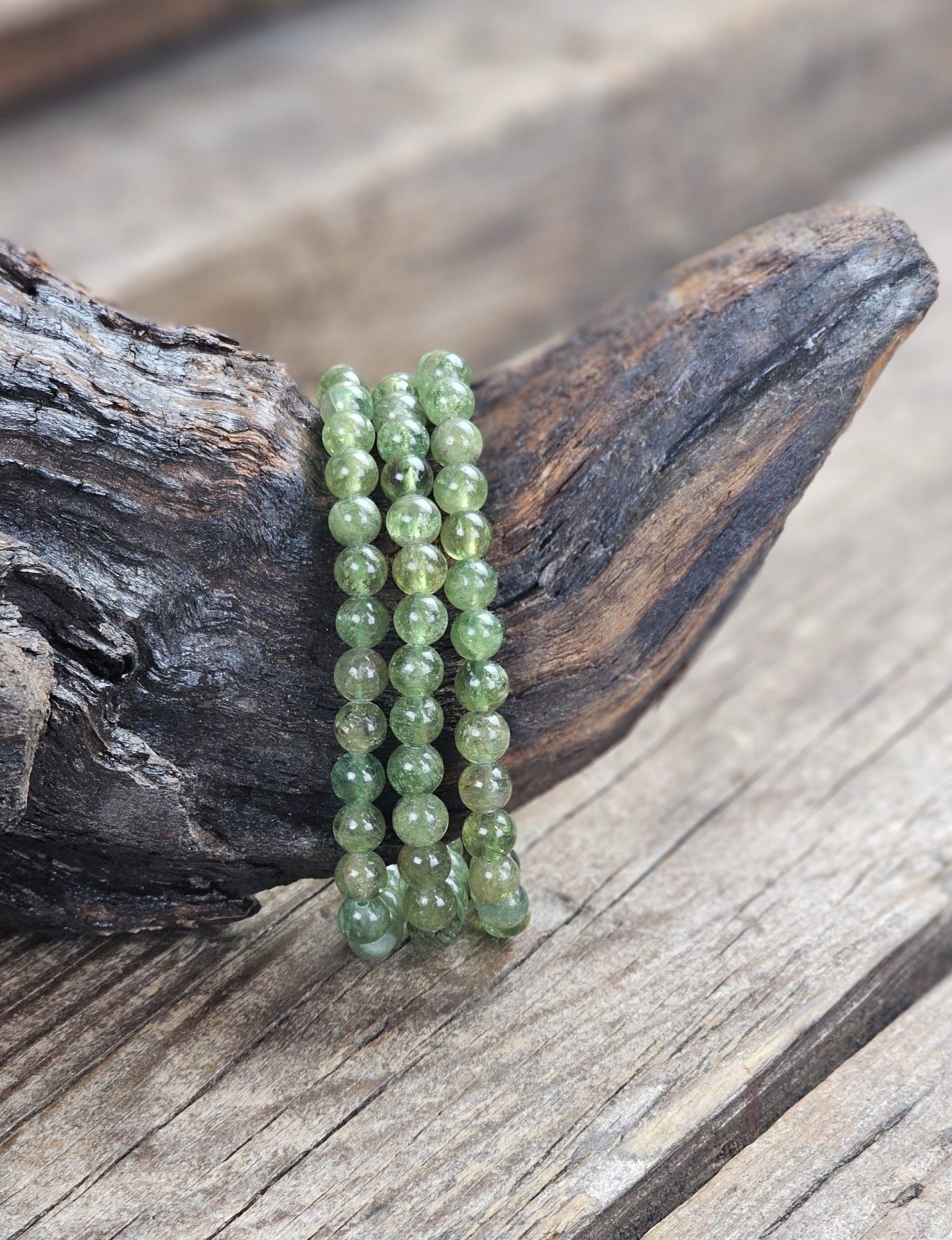 Grön Apatit, armband 6mm runda pärlor
