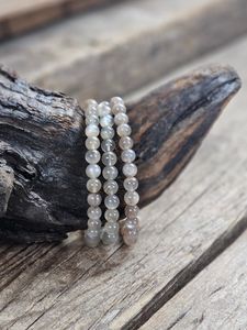 Grå Månsten, armband 6mm runda pärlor