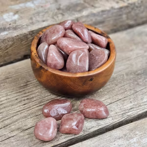 Röd Aventurin (Jordgubbskvarts), stor trumlad