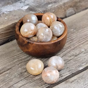 Månsten med skimmer, stor trumlad