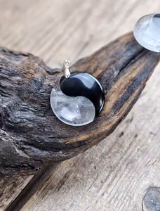 Yin & Yang, Bergkristall och Svart Obsidian silverpläterat hänge
