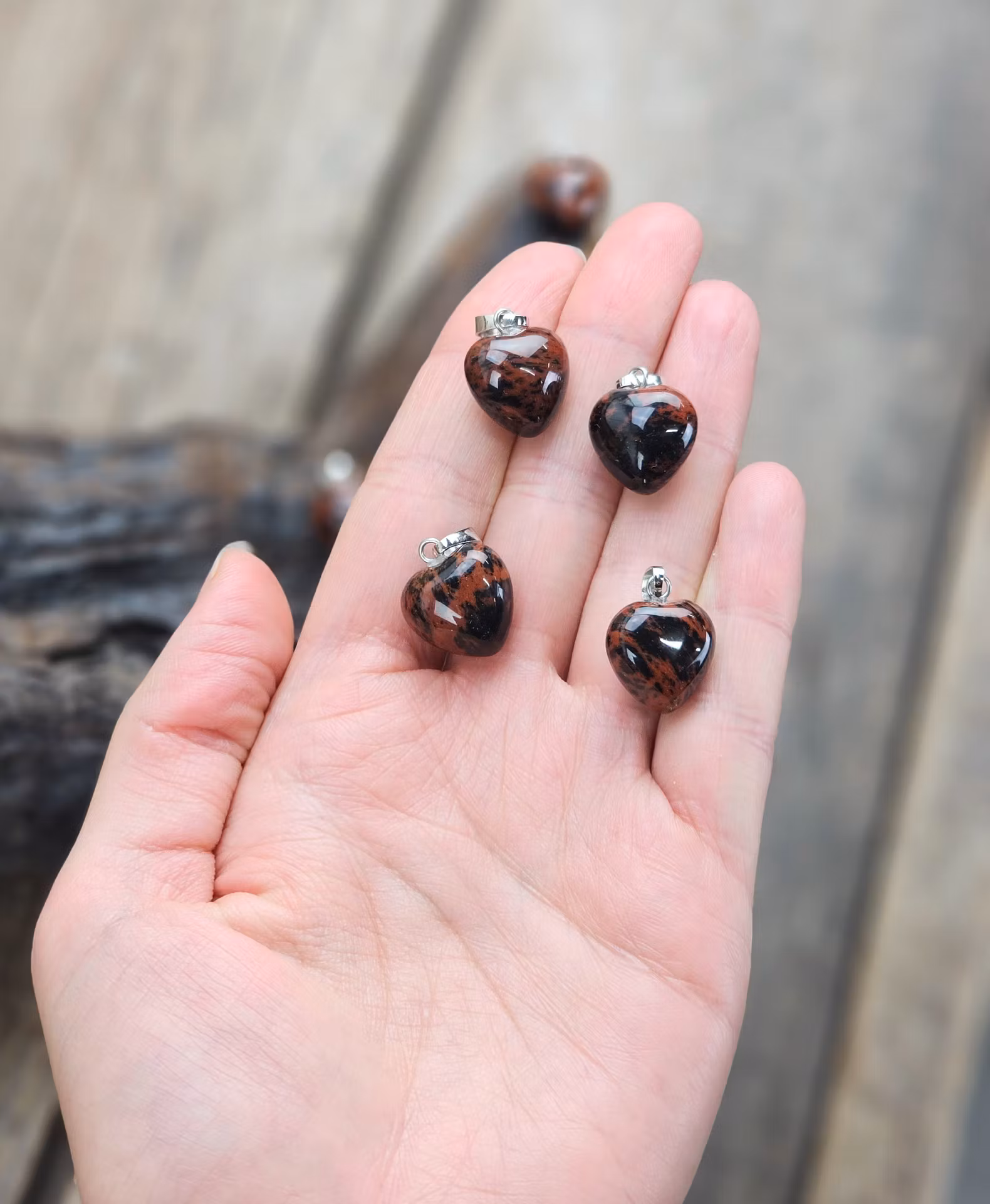 Mahogny Obsidian hjärta, silverpläterat hänge