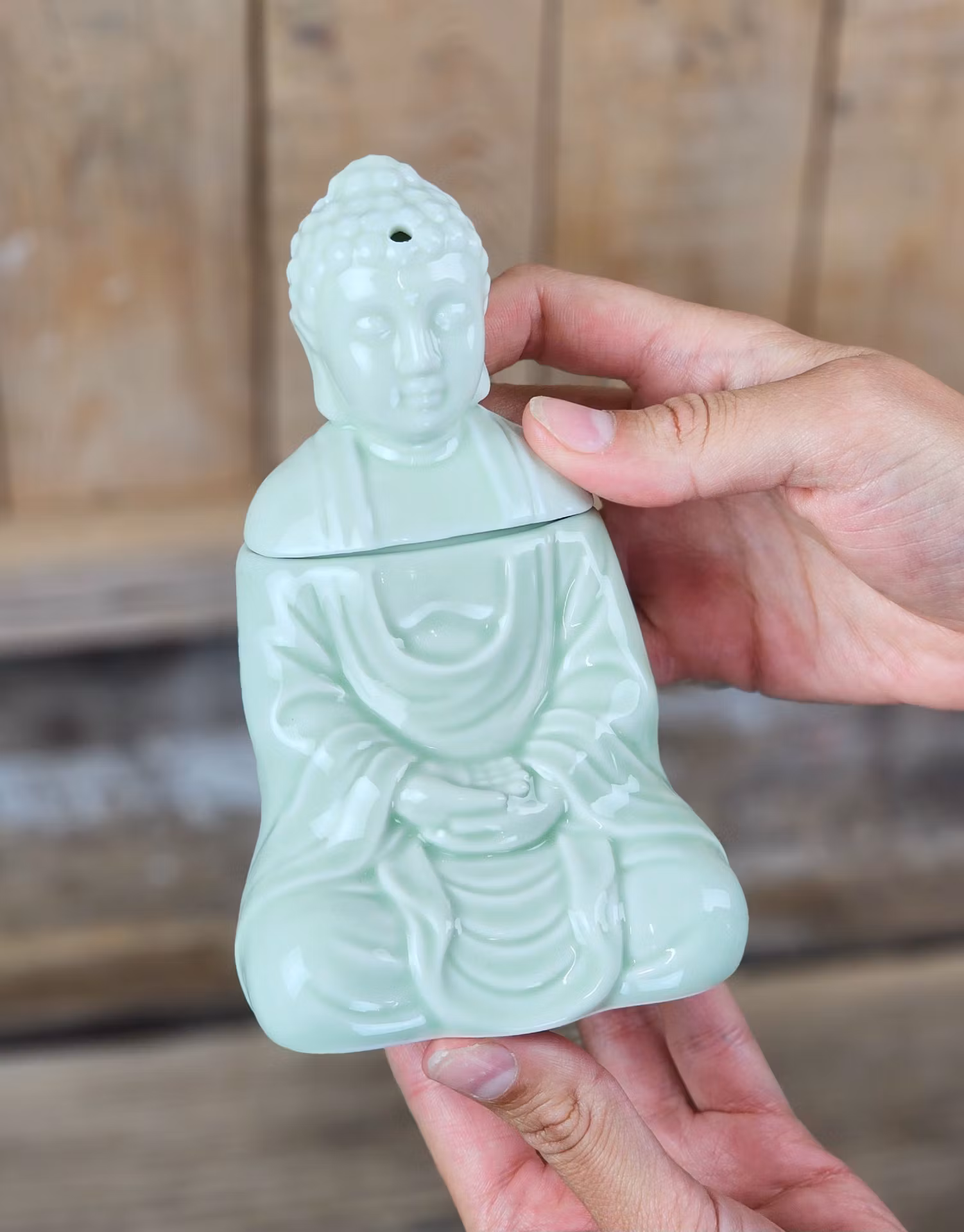 Aromalampa, diffuser ljusgrön keramik sitting Buddha