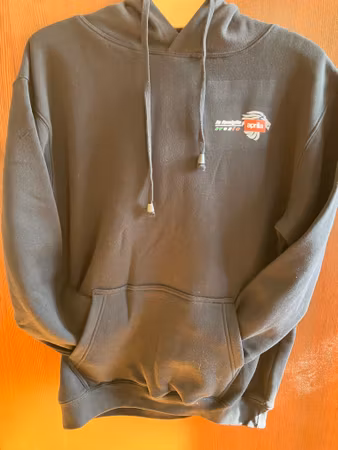 Svart hoodie utan dragkedja 2023