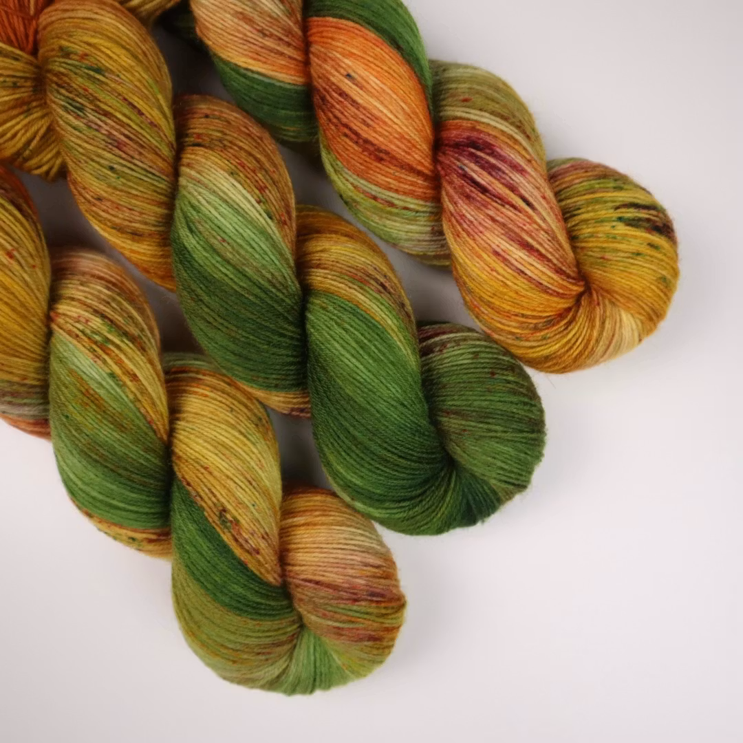 Sockgarn "Trollet springer till skogs"